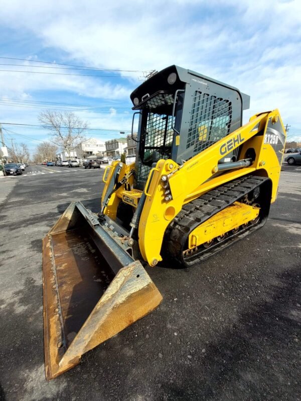 2016 Gehl RT250 Compact Track Loader