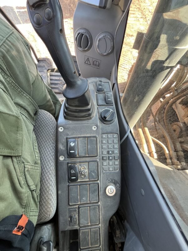 2017 Volvo ECR305CL Hydraulic Excavator
