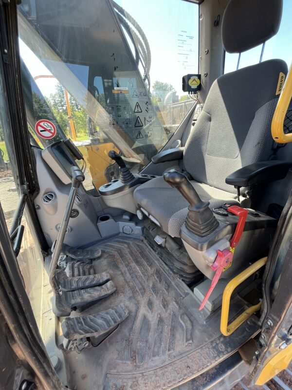 2017 Volvo ECR305CL Hydraulic Excavator