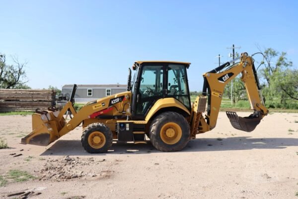 2018 Caterpillar 420F2 4WD Backhoe Loader