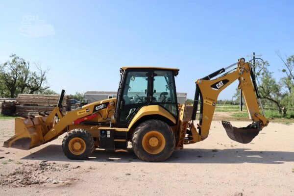 2018 Caterpillar 420F2 4WD Backhoe Loader