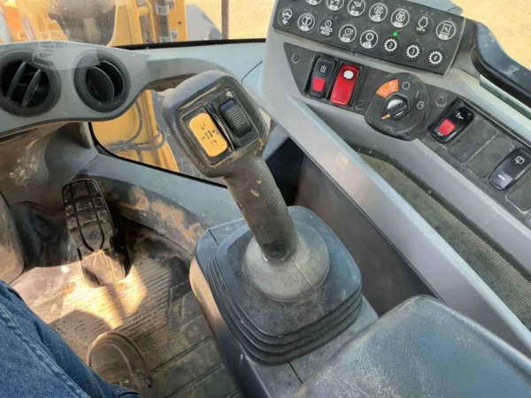 2018 Caterpillar 926M Wheel Loader