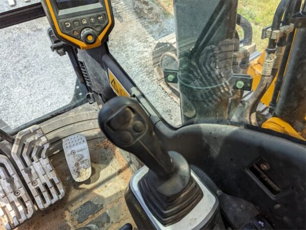 2018 JCB JS220 LC Crawler Excavator