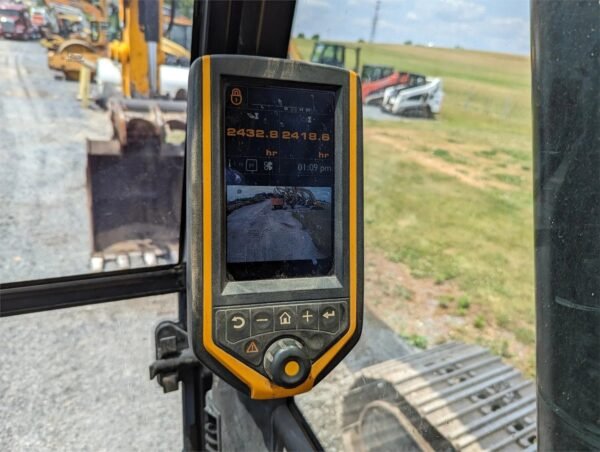 2018 JCB JS220 LC Crawler Excavator
