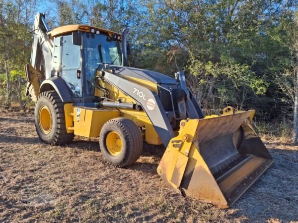 2020 John Deere 710L Loader Backhoe