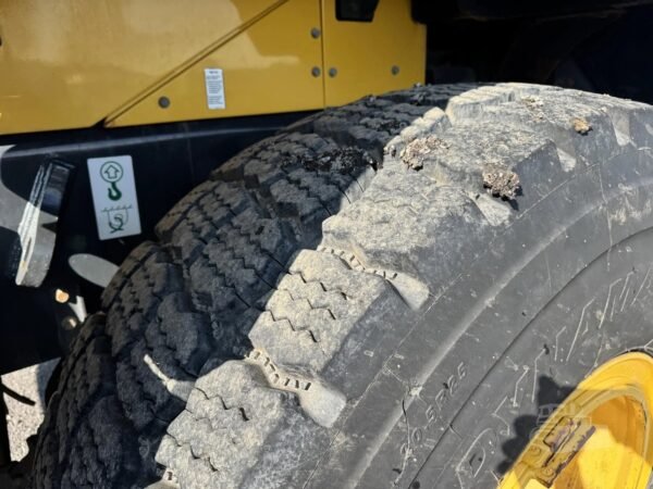 2020 Komatsu WA320-8 Wheel Loader