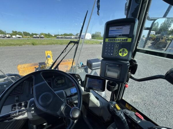 2020 Komatsu WA320-8 Wheel Loader