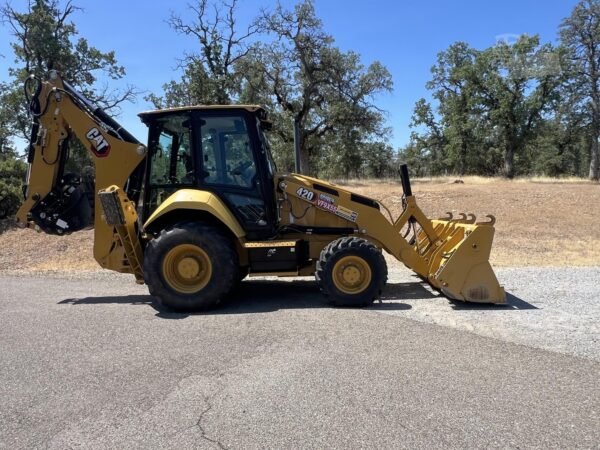 2021 Caterpillar 420 Loader Backhoe