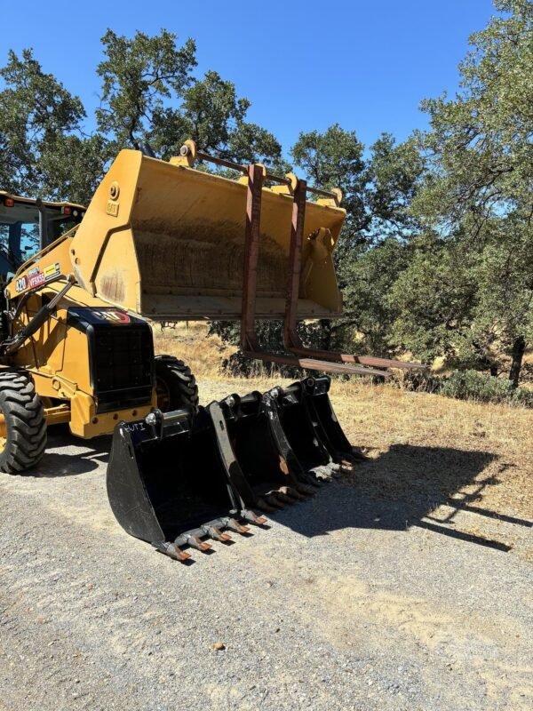 2021 Caterpillar 420 Loader Backhoe