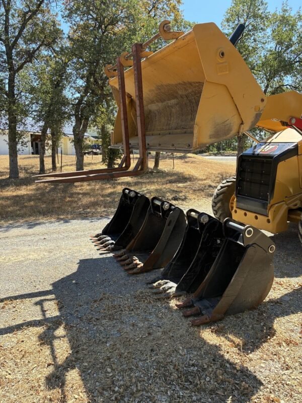2021 Caterpillar 420 Loader Backhoe