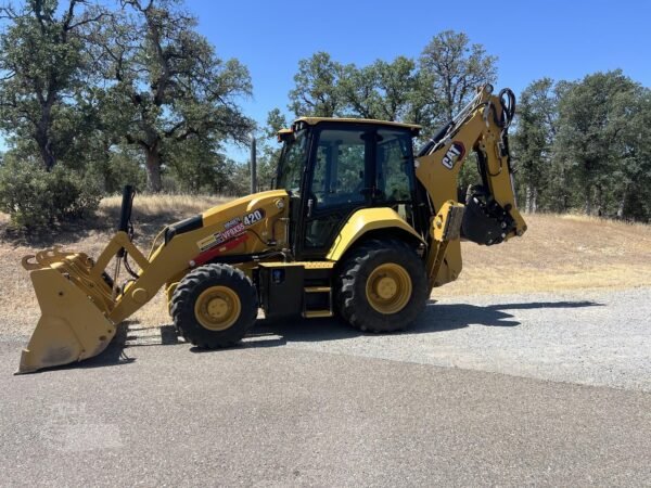 2021 Caterpillar 420 Loader Backhoe