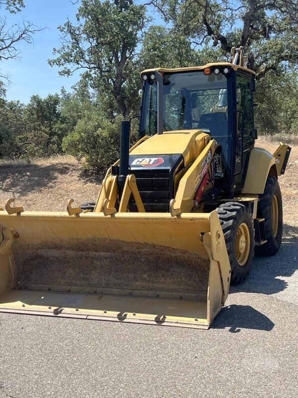 2021 Caterpillar 420 Loader Backhoe