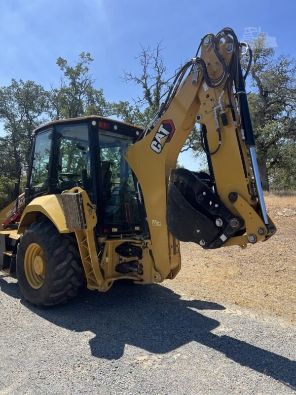 2021 Caterpillar 420 Loader Backhoe