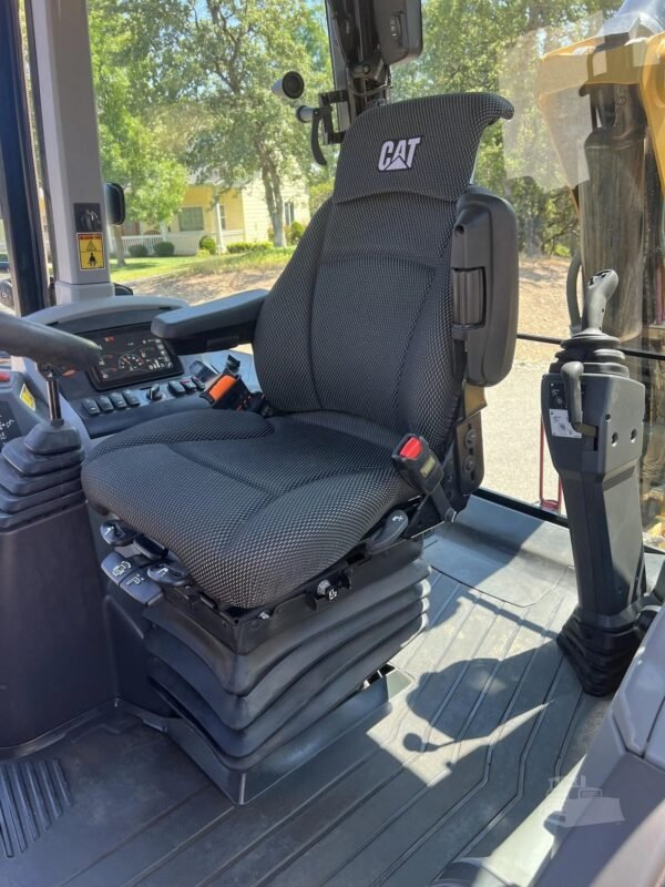 2021 Caterpillar 420 Loader Backhoe