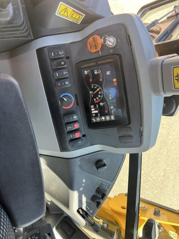 2021 Caterpillar 420 Loader Backhoe