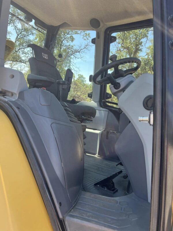 2021 Caterpillar 420 Loader Backhoe