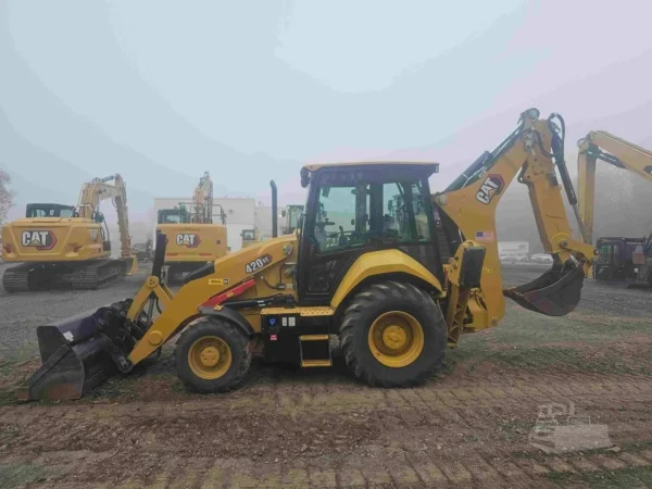 2021 Caterpillar 420 XE 4WD Loader Backhoe
