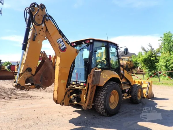 2022 Caterpillar 420 4x4 Backhoe Loader