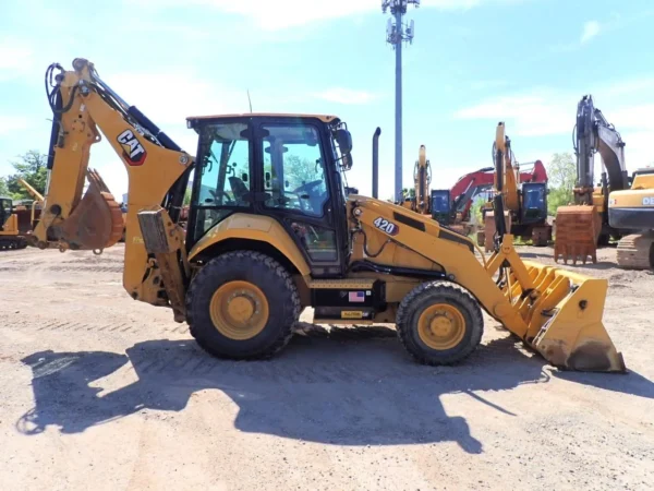 2022 Caterpillar 420 4x4 Backhoe Loader