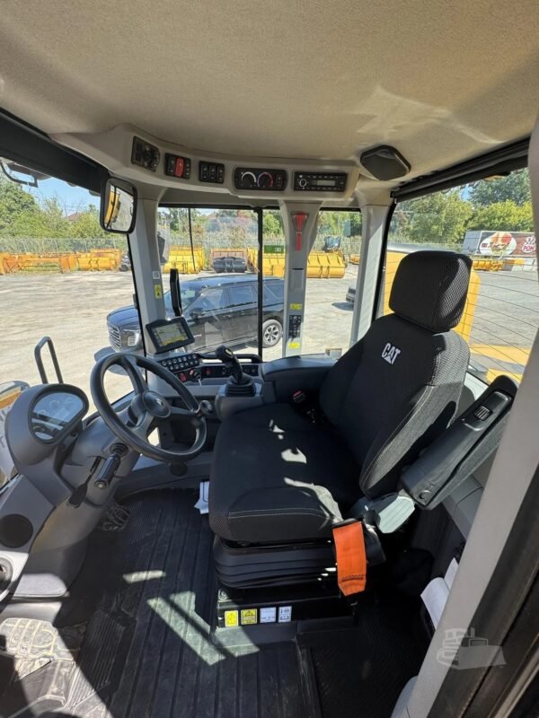 2022 Caterpillar 926M Wheel Loader