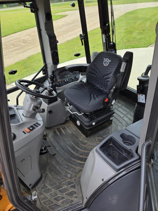 2023 CASE 575N EP 4WD Loader Backhoe